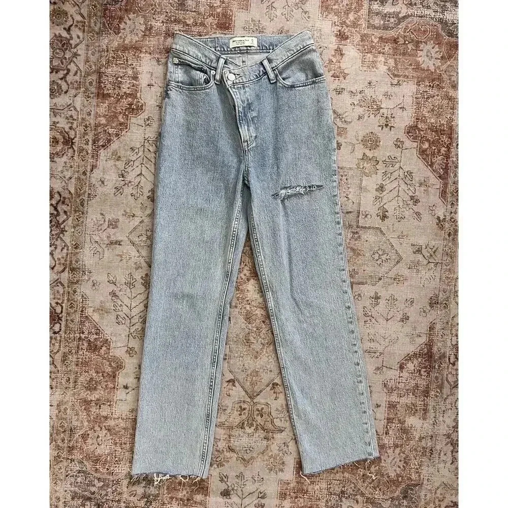 Abercrombie & Fitch The 90s Straight Ultra High Rise Criss Cross Jeans 25 0R